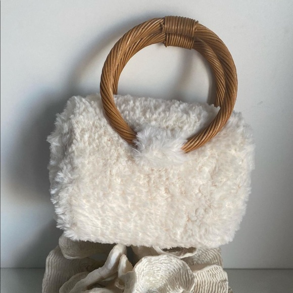 Faux fur knitting mini bag - Picture 4 of 4